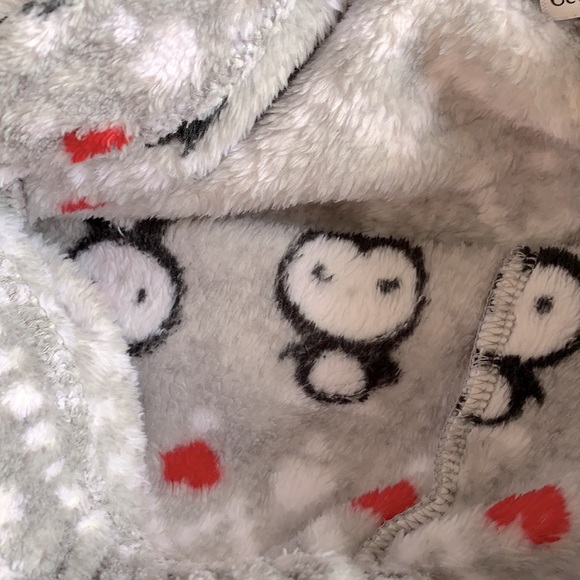 8/$20 Penguin Plush Lounge Pajama Pants Size Medium 10/12 - Picture 6 of 7